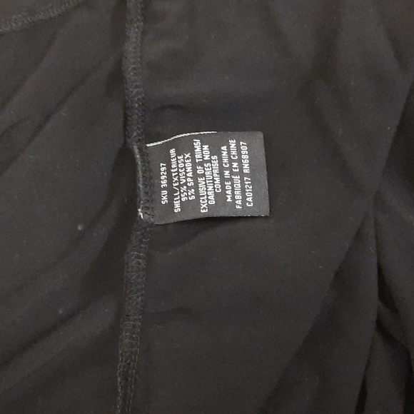 🌻 2/$30 Batwing Top with Studs - Picture 4 of 4